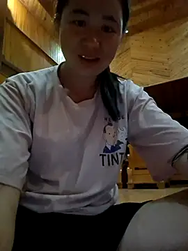 Snapshot of Mila_00 chatting on June 5, 2026, 1:06 pm Mila 00 online show from June 5, 2026, 1:06 pm