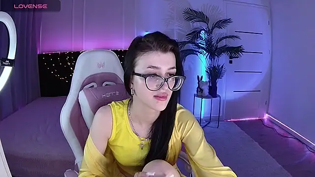 Snapshot of Ariella_Me chatting on June 5, 2026, 6:52 am Ariella Me online show from June 5, 2026, 6:52 am