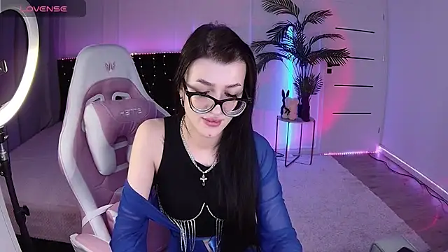 Snapshot of Ariella_Me chatting on June 6, 2026, 6:29 am Ariella Me online show from June 6, 2026, 6:29 am