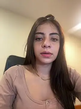 Snapshot of Hanna_Cruz_ chatting on June 3, 2026, 6:13 pm Hanna Cruz online show from June 3, 2026, 6:13 pm