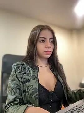 Snapshot of Hanna_Cruz_ chatting on June 4, 2026, 2:01 pm Hanna Cruz online show from June 4, 2026, 2:01 pm