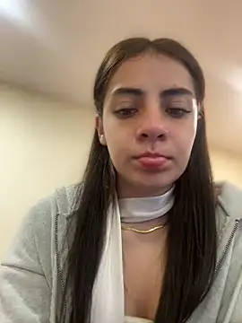 Snapshot of Hanna_Cruz_ chatting on June 8, 2026, 2:28 pm Hanna Cruz online show from June 8, 2026, 2:28 pm