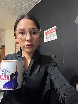SaraSeduce7 online show from June 6, 2026, 1:38 pm