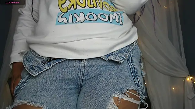 ayla-0 online show from May 30, 2026, 1:52 pm