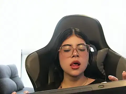 Mia Storm18 online show from June 4, 2026, 3:29 pm