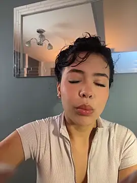 FERNANDAXX  online show from May 23, 2026, 11:58 am