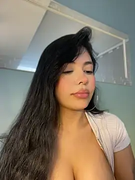 FERNANDAXX  online show from June 3, 2026, 2:33 pm