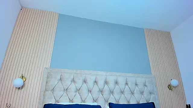 Snapshot of cristal_wom chatting on June 10, 2026, 4:01 am cristal wom online show from June 10, 2026, 4:01 am