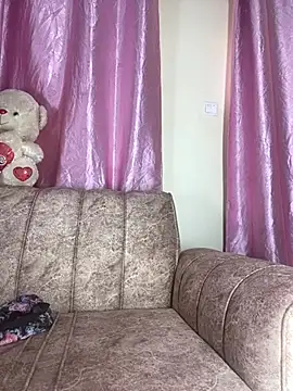 Sweet Linah1 online show from May 21, 2026, 12:01 pm
