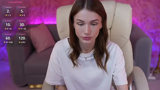 SophiaDream  online show from June 10, 2026, 7:02 pm