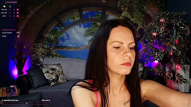 RoxanneBlize online show from May 28, 2026, 5:05 am