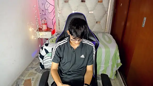 Snapshot of zxvn_n chatting on June 10, 2026, 12:26 pm zxvn n online show from June 10, 2026, 12:26 pm
