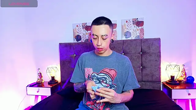 Snapshot of Yoshua_Smith_ chatting on June 5, 2026, 7:52 pm Yoshua Smith online show from June 5, 2026, 7:52 pm