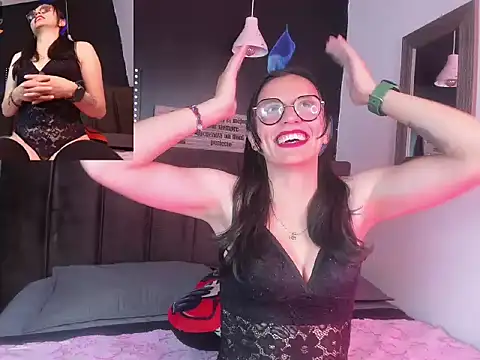 Snapshot of Afroditta_Rosse chatting on June 9, 2026, 8:09 pm Afroditta Rosse online show from June 9, 2026, 8:09 pm