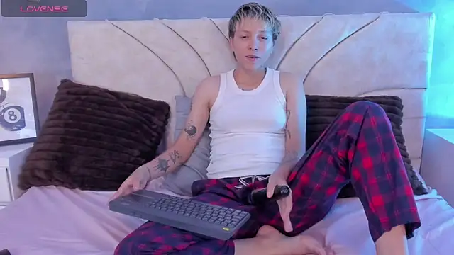 vane grey online show from June 6, 2026, 7:51 pm