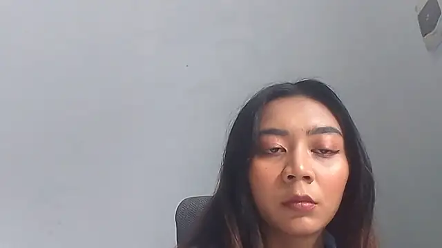 KristieOrtmann online show from May 27, 2026, 6:43 am