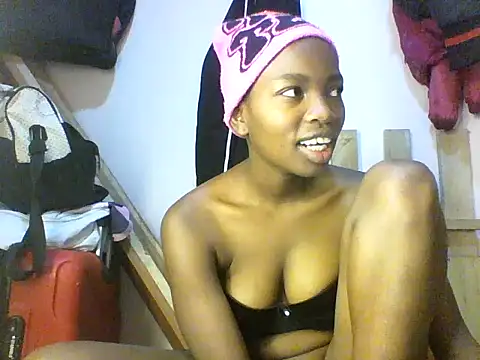 aliana082169 online show from June 9, 2026, 6:36 am
