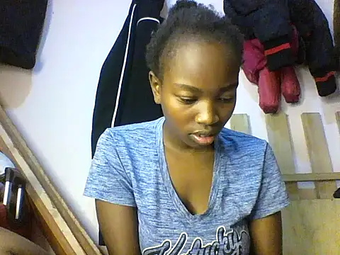 aliana082169 online show from June 10, 2026, 9:19 am