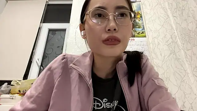 Snapshot of VickieTrudo chatting on June 1, 2026, 8:10 pm VickieTrudo online show from June 1, 2026, 8:10 pm