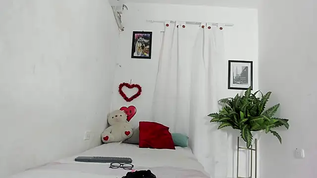 Snapshot of keilyy_smith chatting on June 3, 2026, 7:19 pm keilyy smith online show from June 3, 2026, 7:19 pm