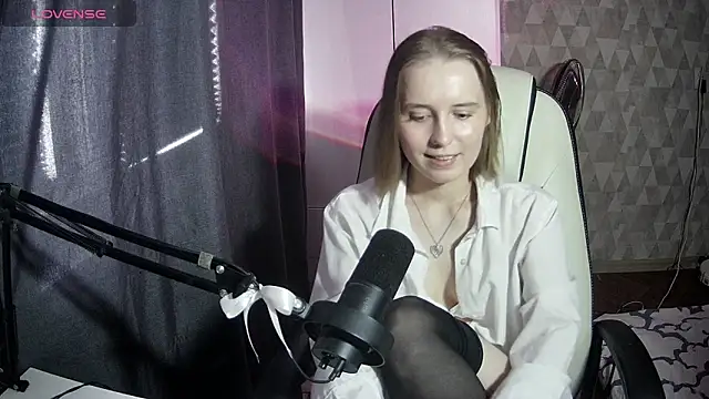Mia liss  online show from June 10, 2026, 10:36 am