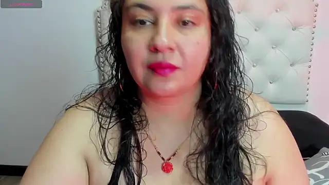 Snapshot of JadeBellee chatting on May 27, 2026, 12:46 pm JadeBellee online show from May 27, 2026, 12:46 pm