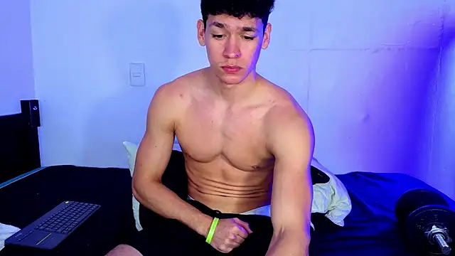 Snapshot of Luke_Muscle chatting on June 4, 2026, 2:39 am Luke Muscle online show from June 4, 2026, 2:39 am