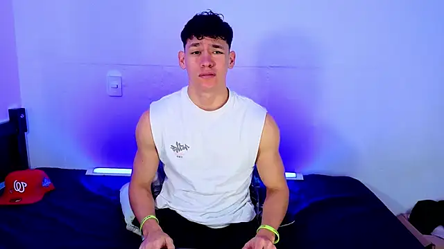 Snapshot of Luke_Muscle chatting on June 6, 2026, 2:55 pm Luke Muscle online show from June 6, 2026, 2:55 pm