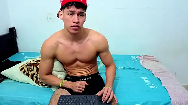 Snapshot of Luke_Muscle chatting on June 9, 2026, 2:34 am Luke Muscle online show from June 9, 2026, 2:34 am