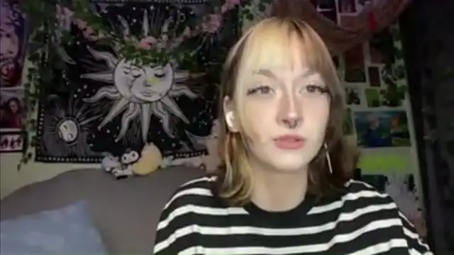 YourFavoriteAltgirl online show from May 26, 2026, 10:28 pm