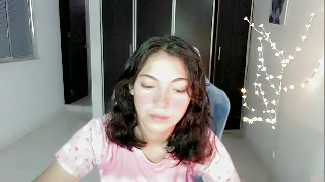Snapshot of Dolce_more chatting on June 5, 2026, 12:22 pm Dolce more online show from June 5, 2026, 12:22 pm