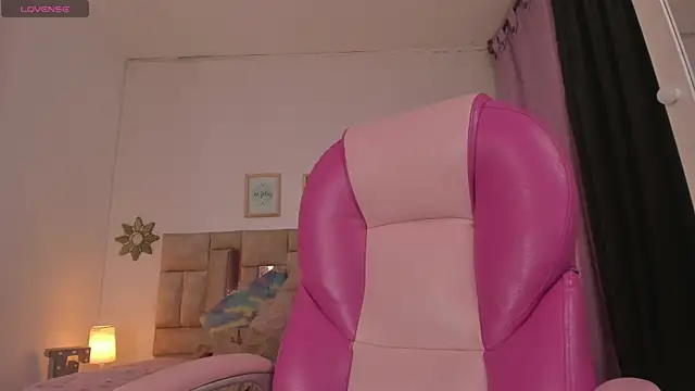 Snapshot of melody_ebonny chatting on June 4, 2026, 1:06 pm melody ebonny online show from June 4, 2026, 1:06 pm