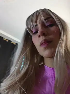 sofi diaz1 online show from June 4, 2026, 4:02 pm