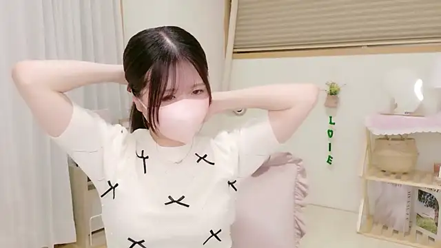 Snapshot of Yuinyaaa chatting on June 4, 2026, 7:25 am Yuinyaaa online show from June 4, 2026, 7:25 am