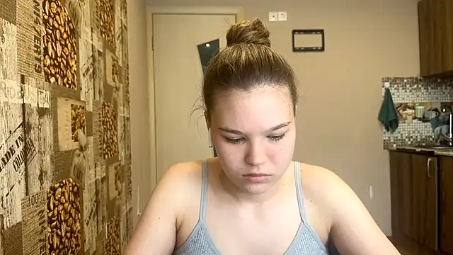 Snapshot of HellyRay chatting on June 2, 2026, 1:24 pm HellyRay online show from June 2, 2026, 1:24 pm