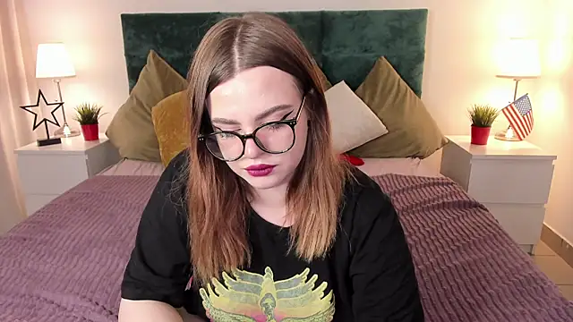 kira888soon online show from June 8, 2026, 5:41 am