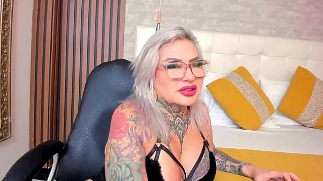 ArianaMora online show from May 30, 2026, 12:02 pm