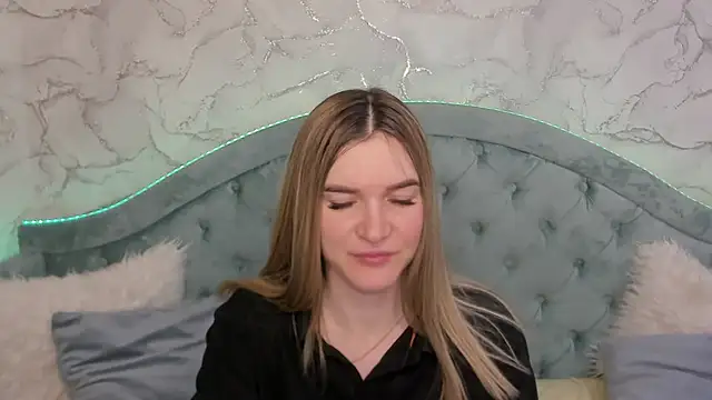 Snapshot of RoxyReignn chatting on May 31, 2026, 10:55 pm RoxyReignn online show from May 31, 2026, 10:55 pm