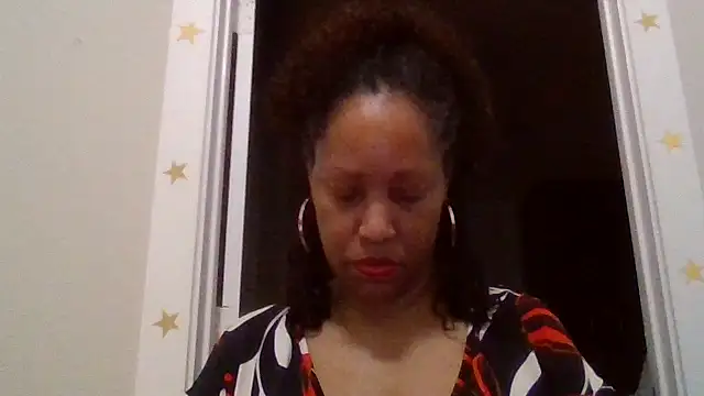 Snapshot of MsDeeLive chatting on June 5, 2026, 4:52 am MsDeeLive online show from June 5, 2026, 4:52 am