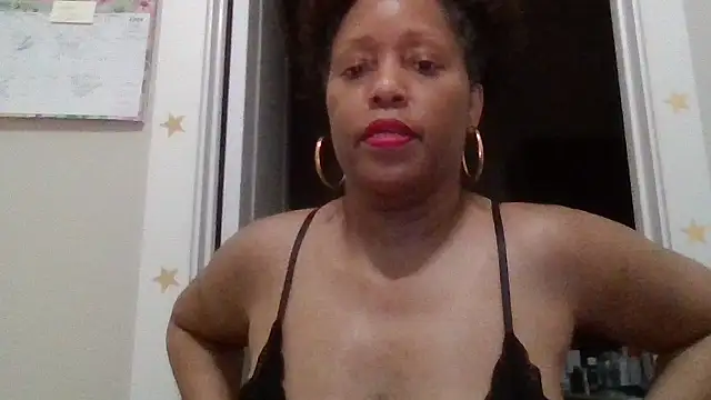 Snapshot of MsDeeLive chatting on June 6, 2026, 5:12 am MsDeeLive online show from June 6, 2026, 5:12 am
