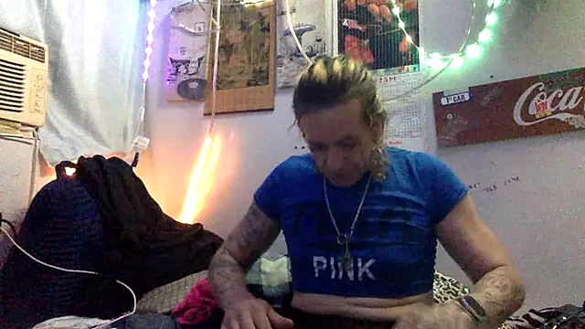 VanillaSnowcones online show from June 5, 2026, 3:24 am