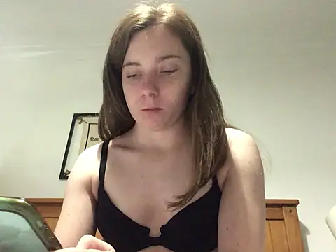 Snapshot of Maisie_01 chatting on June 10, 2026, 8:46 am Maisie 01 online show from June 10, 2026, 8:46 am