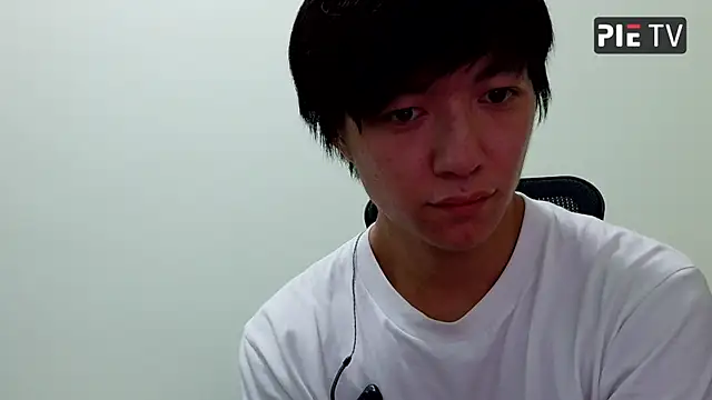 Snapshot of pie-001 chatting on May 27, 2026, 2:03 pm pie-001 online show from May 27, 2026, 2:03 pm