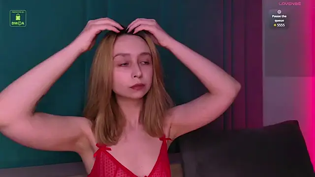 RachelVacsler online show from June 4, 2026, 8:37 pm
