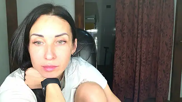 BouncySweety online show from November 27, 2025, 8:11 pm