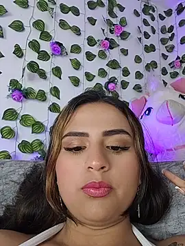 Snapshot of CarolinaGiraldo90 chatting on June 12, 2026, 1:37 am CarolinaGiraldo90 online show from June 12, 2026, 1:37 am