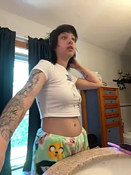 sweetielexxii online show from June 12, 2026, 8:52 pm
