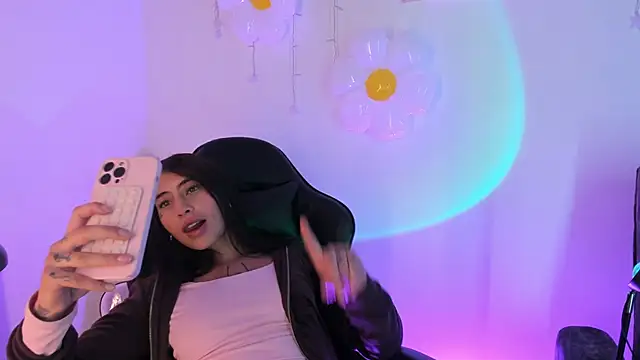 -Macarron- online show from June 5, 2026, 1:56 am