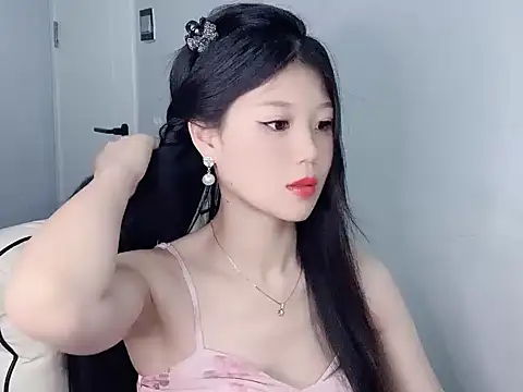 Xiaoxun712 online show from May 29, 2026, 4:43 am