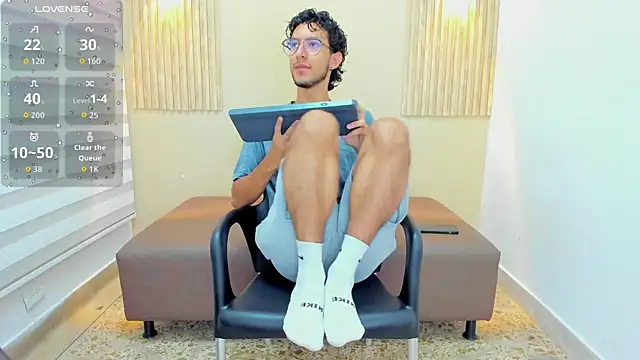 Snapshot of LEO_SANZ66 chatting on June 9, 2026, 12:28 pm LEO SANZ66 online show from June 9, 2026, 12:28 pm
